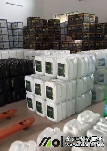 30噸液態(tài)肥料卸貨入庫(kù) 30噸液態(tài)肥料卸貨入庫(kù)